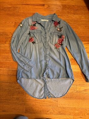 Standard Grace Embroidered Chambray Button-Down Shirt – Size Medium